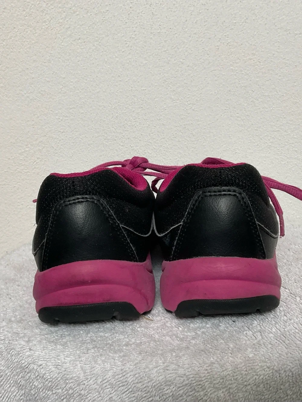 Vionic Kona Women's Sneakers Black, Pink Size 7.5 NO INSOLES Workout Athletic